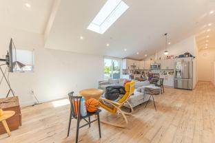 Charming highland park home with 6 bedrooms! Room to live, work, and grow! - Photo 1 of 1