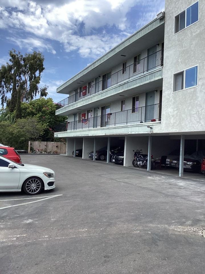 Torrance - Photo 2 of 11