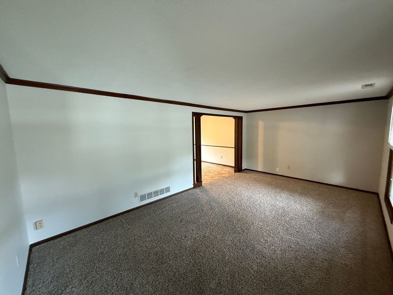 5720 Lionel Dr - Photo 3 of 29