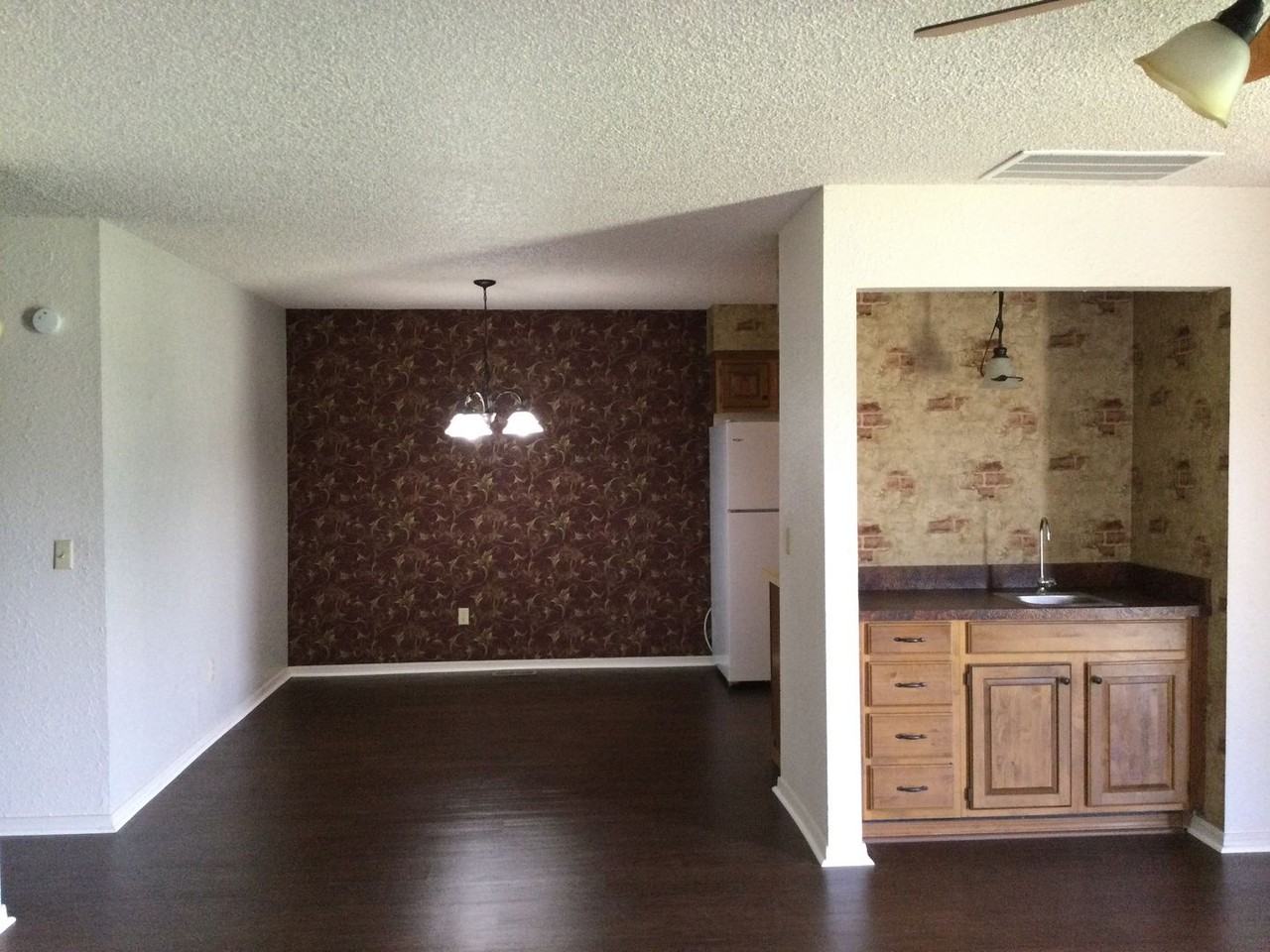 7127 Nw 115th St - Photo 2 of 11