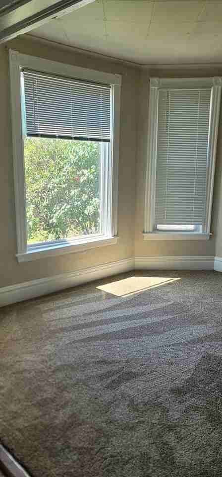 220 N 12th Ave E - Photo 3 of 18