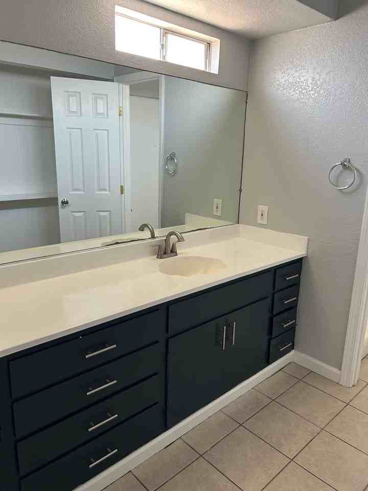 12430 Lancaster Rd - Photo 5 of 19
