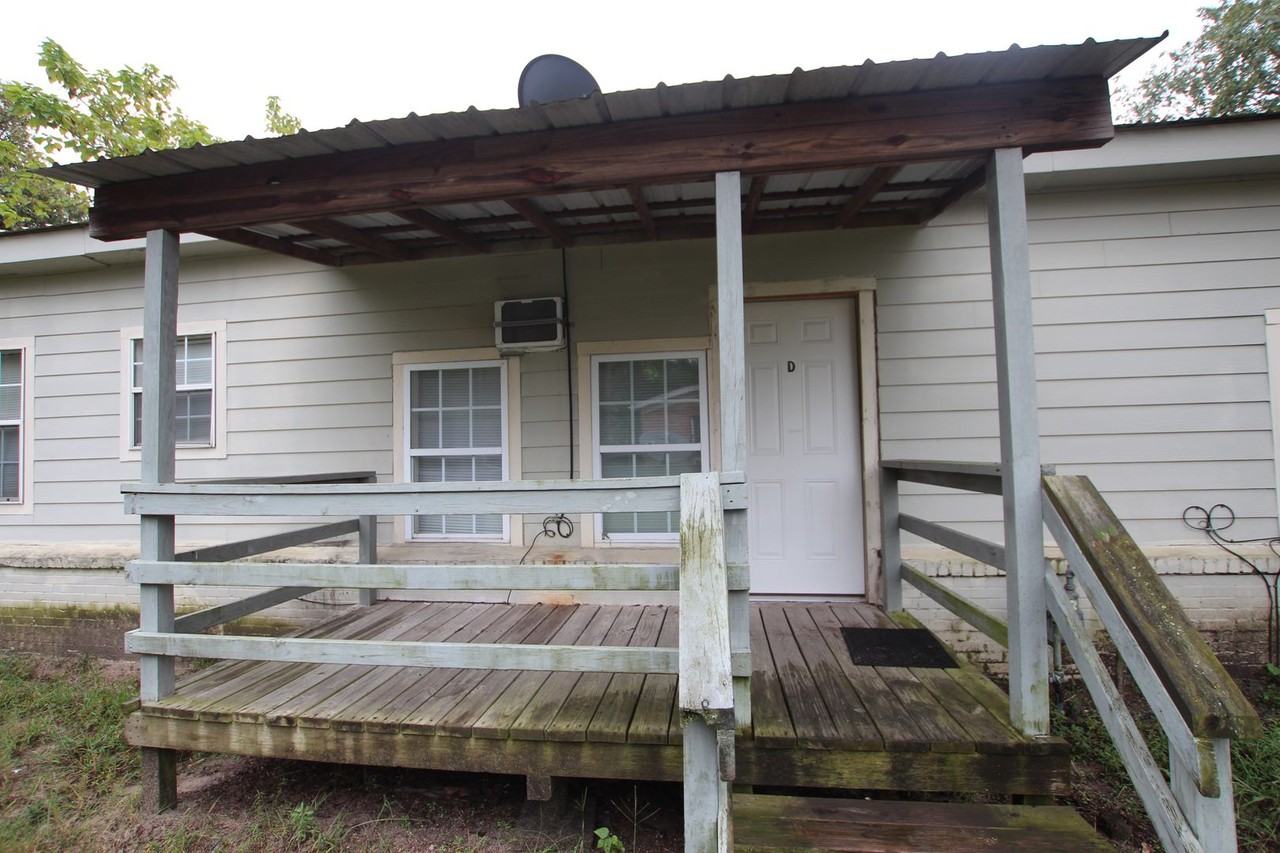 1010 S Bennett Ave #D - Photo 2 of 10
