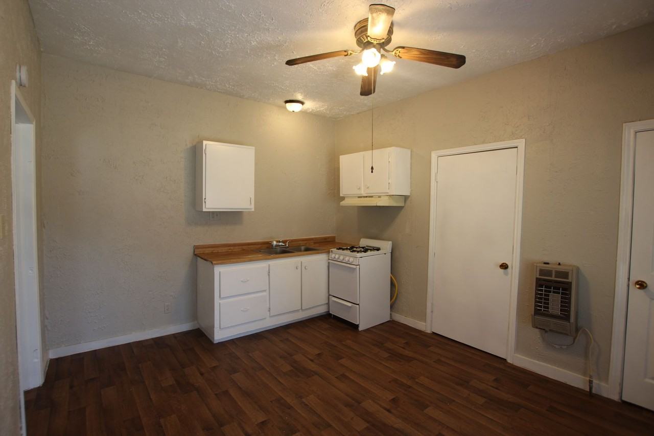 1010 S Bennett Ave #D - Photo 4 of 10