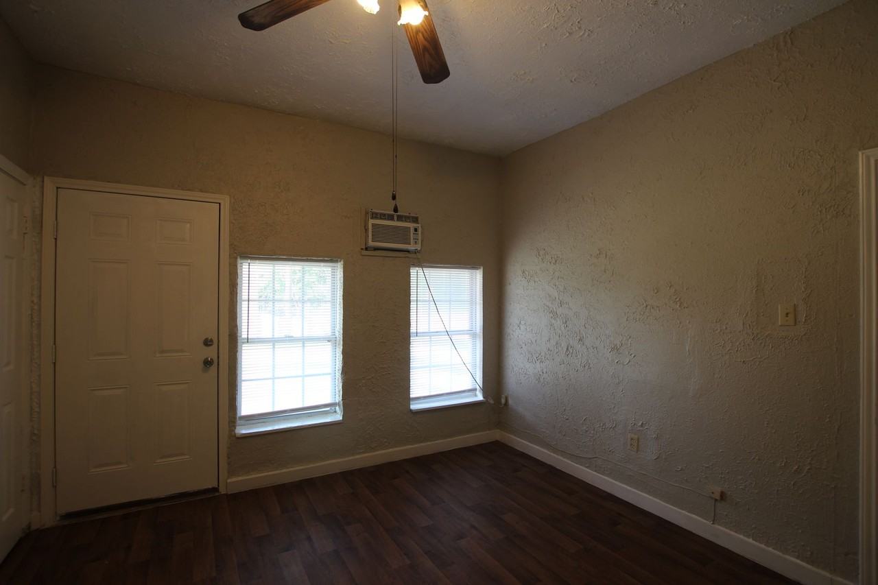 1010 S Bennett Ave #D - Photo 6 of 10