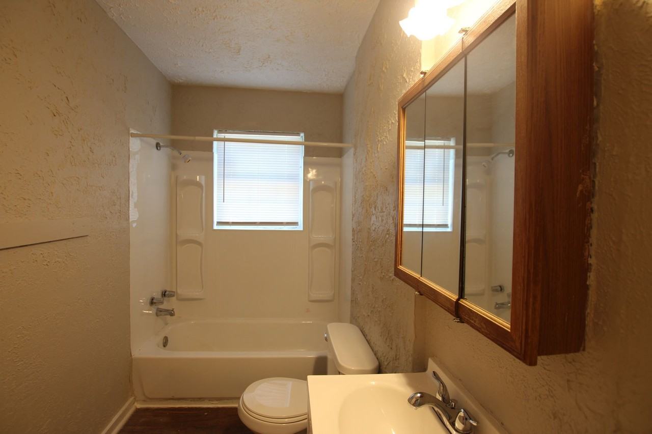 1010 S Bennett Ave #D - Photo 7 of 10
