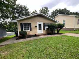 featured image of 1001 S Josephine Boyd St