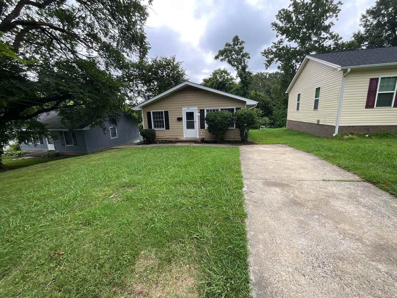 1001 S Josephine Boyd St - Photo 2 of 15