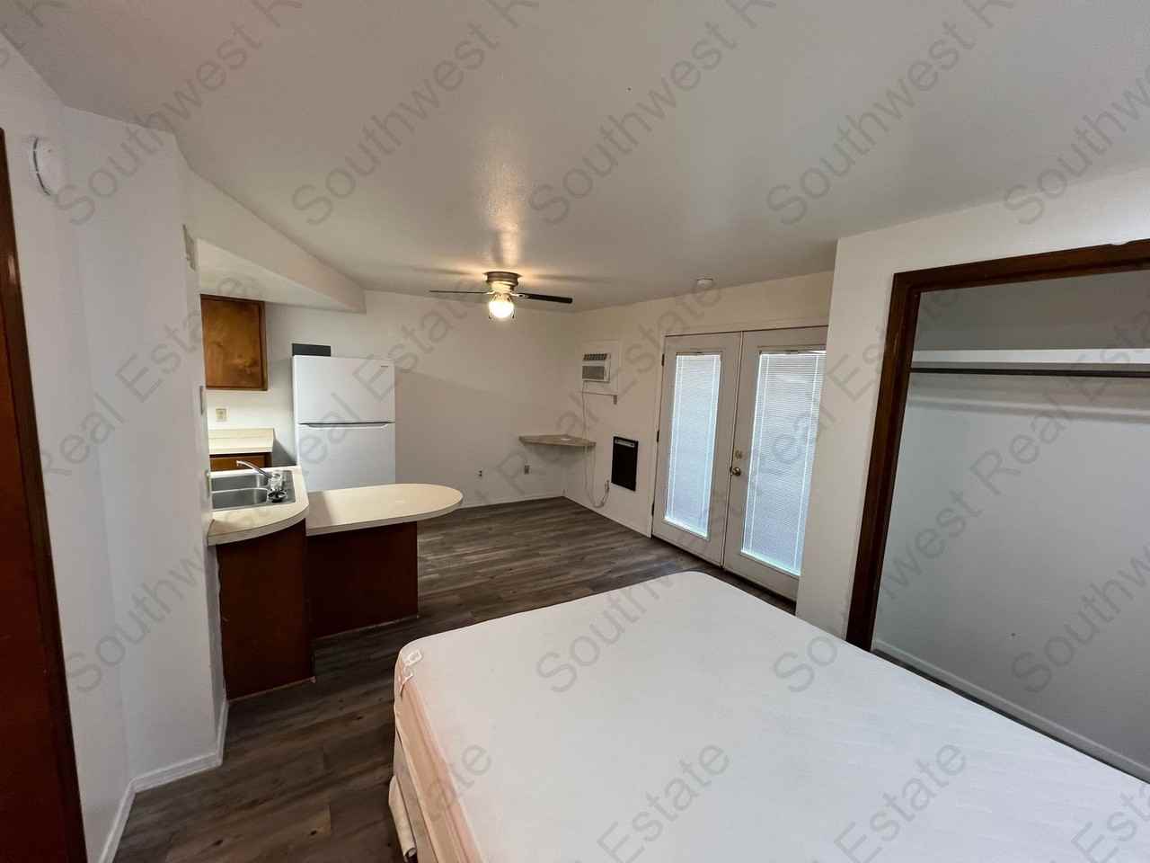 1403 S Prince St - Photo 4 of 6