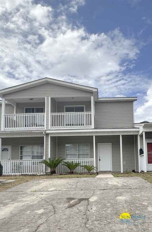 36 Chatelaine Circle Southeast