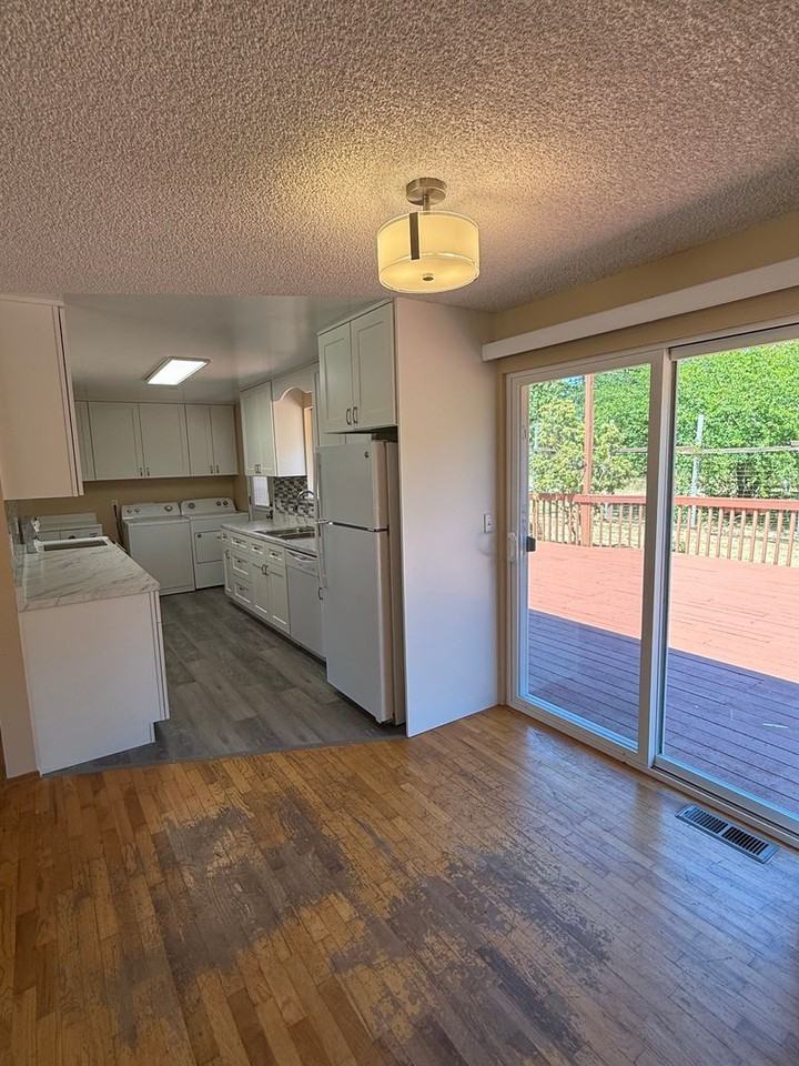 1408 Corona St - Photo 3 of 13