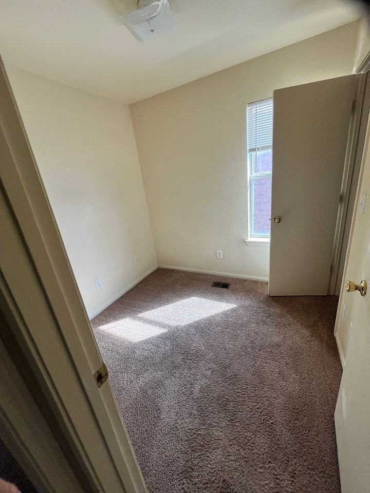 3305 Barcelona Dr - Photo 5 of 46