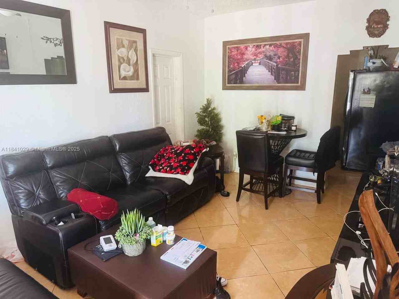 861 Nw 112th St - Photo 2 of 10