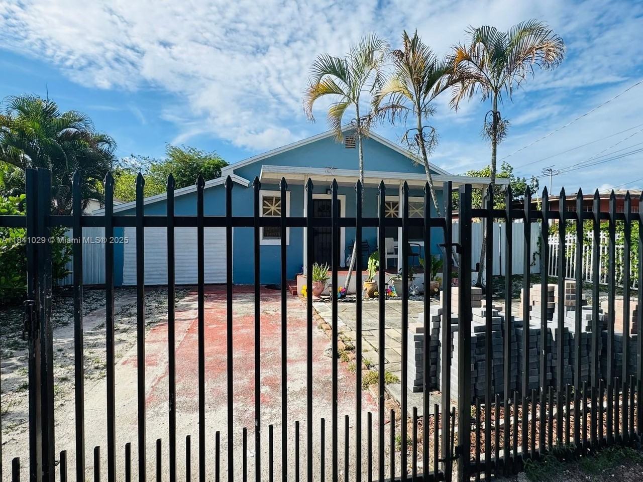 861 Nw 112th St - Photo 3 of 10