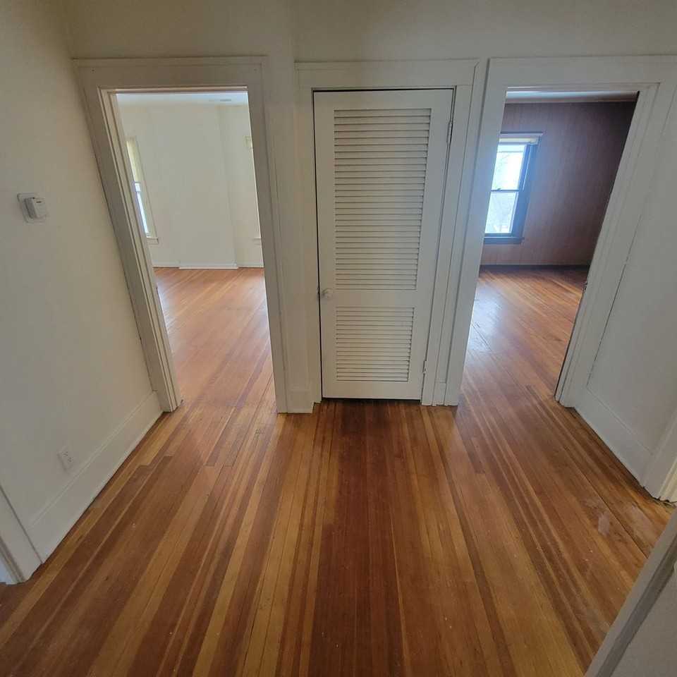 1202 18th St - Photo 2 of 7