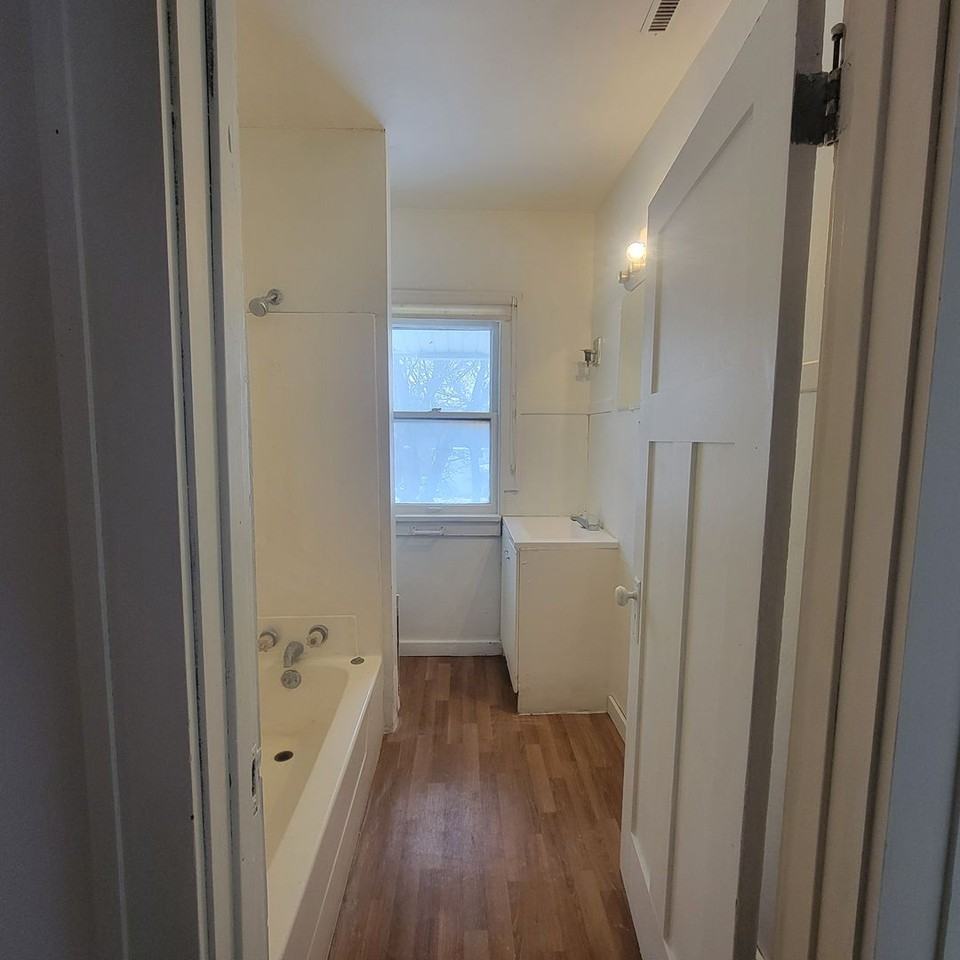 1202 18th St - Photo 3 of 7