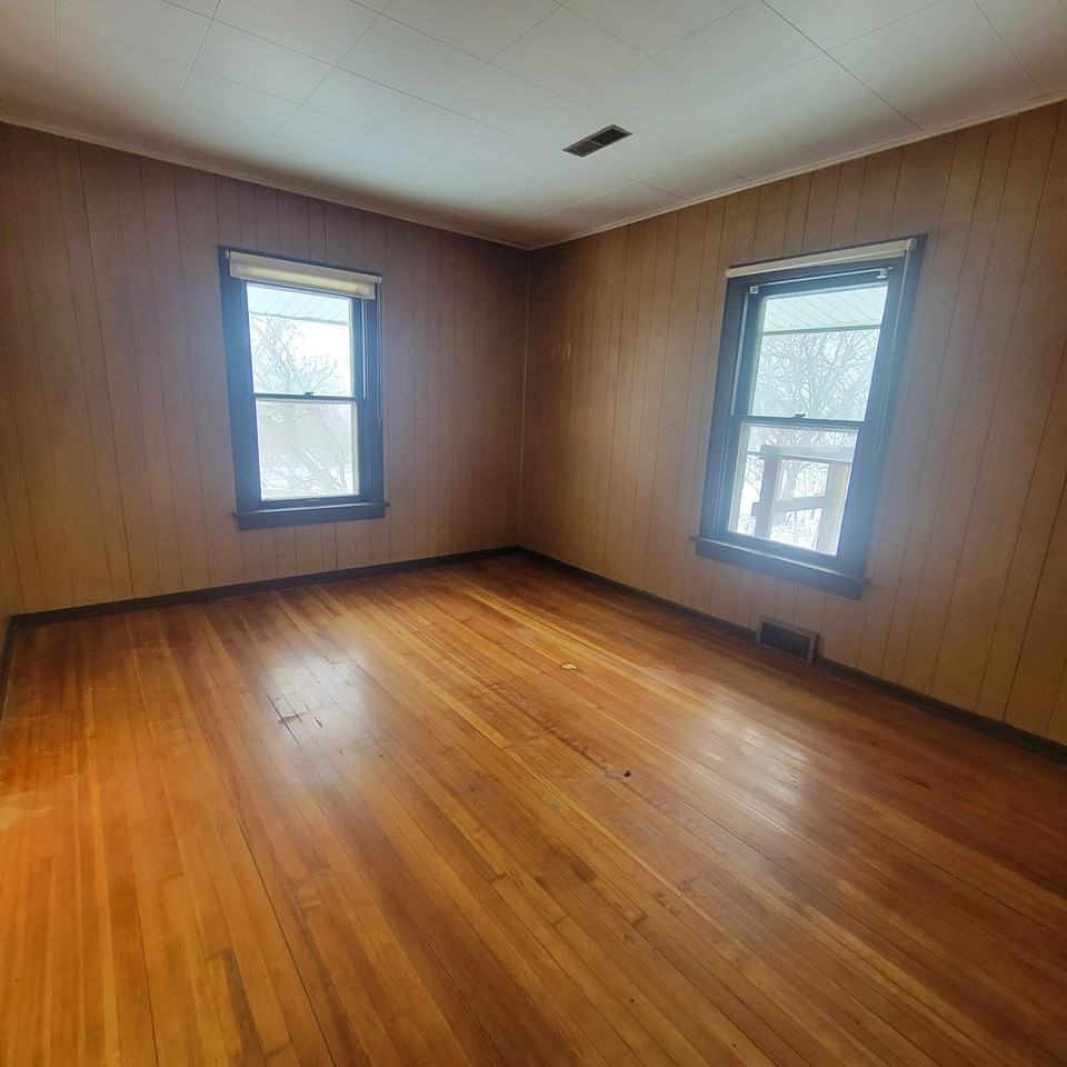 1202 18th St - Photo 5 of 7