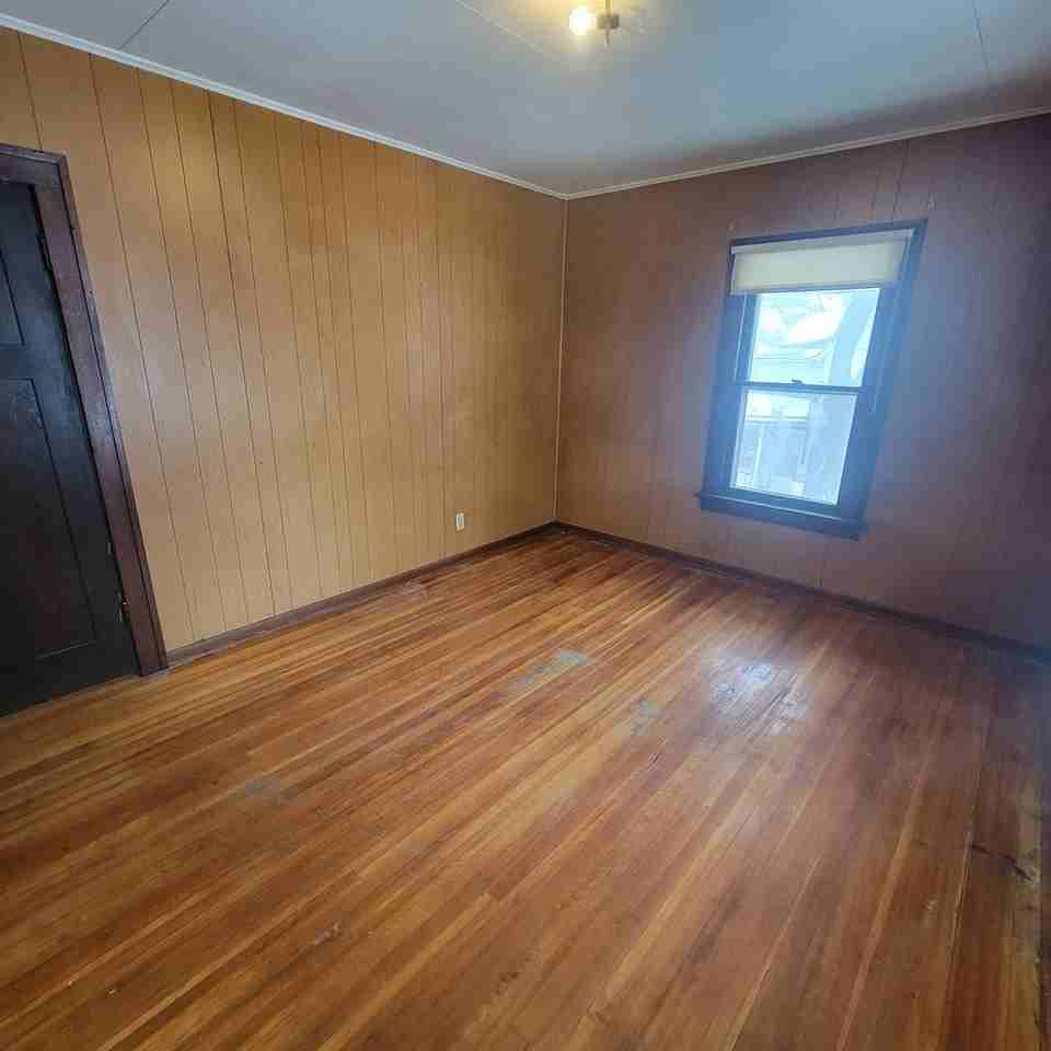 1202 18th St - Photo 6 of 7