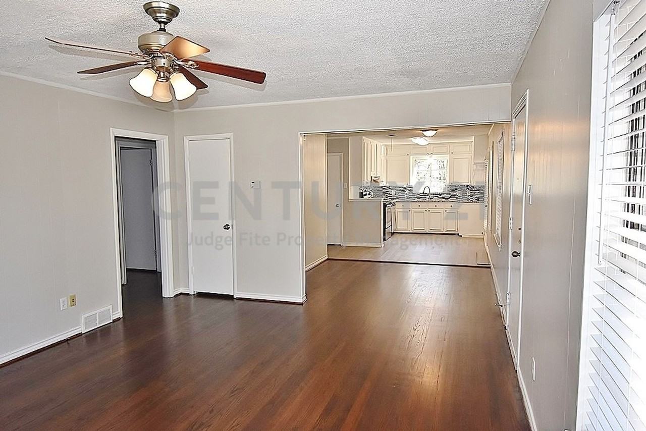 10238 San Lorenzo Dr - Photo 3 of 11