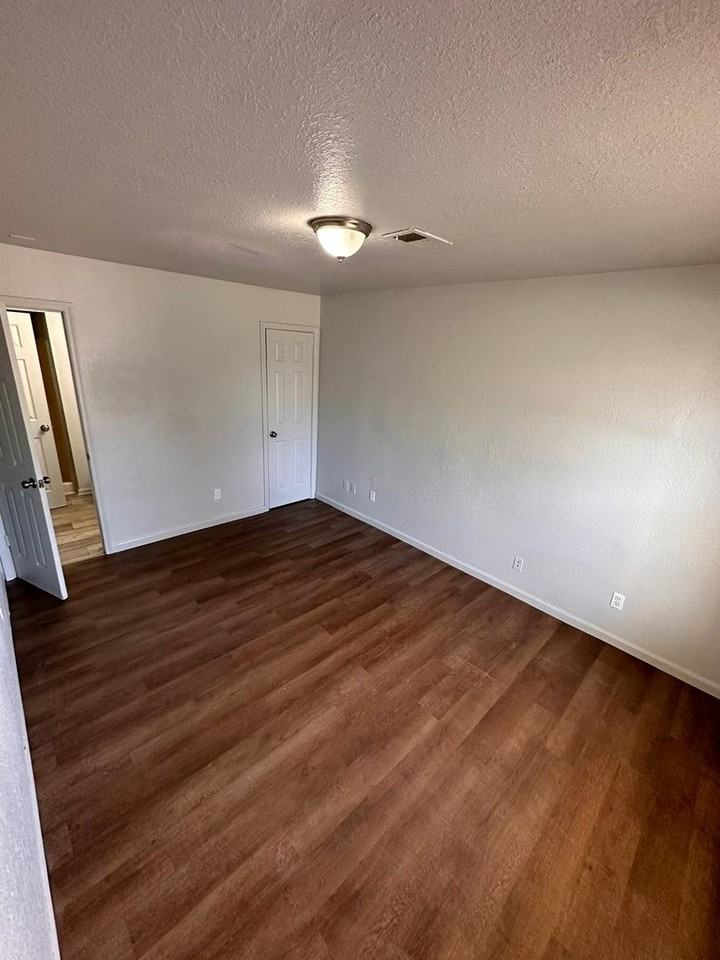 7037 Indiana Ave - Photo 2 of 6