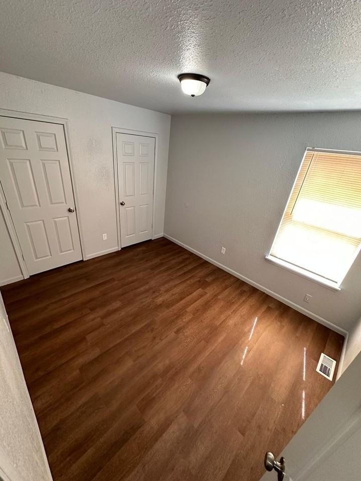7037 Indiana Ave - Photo 4 of 6