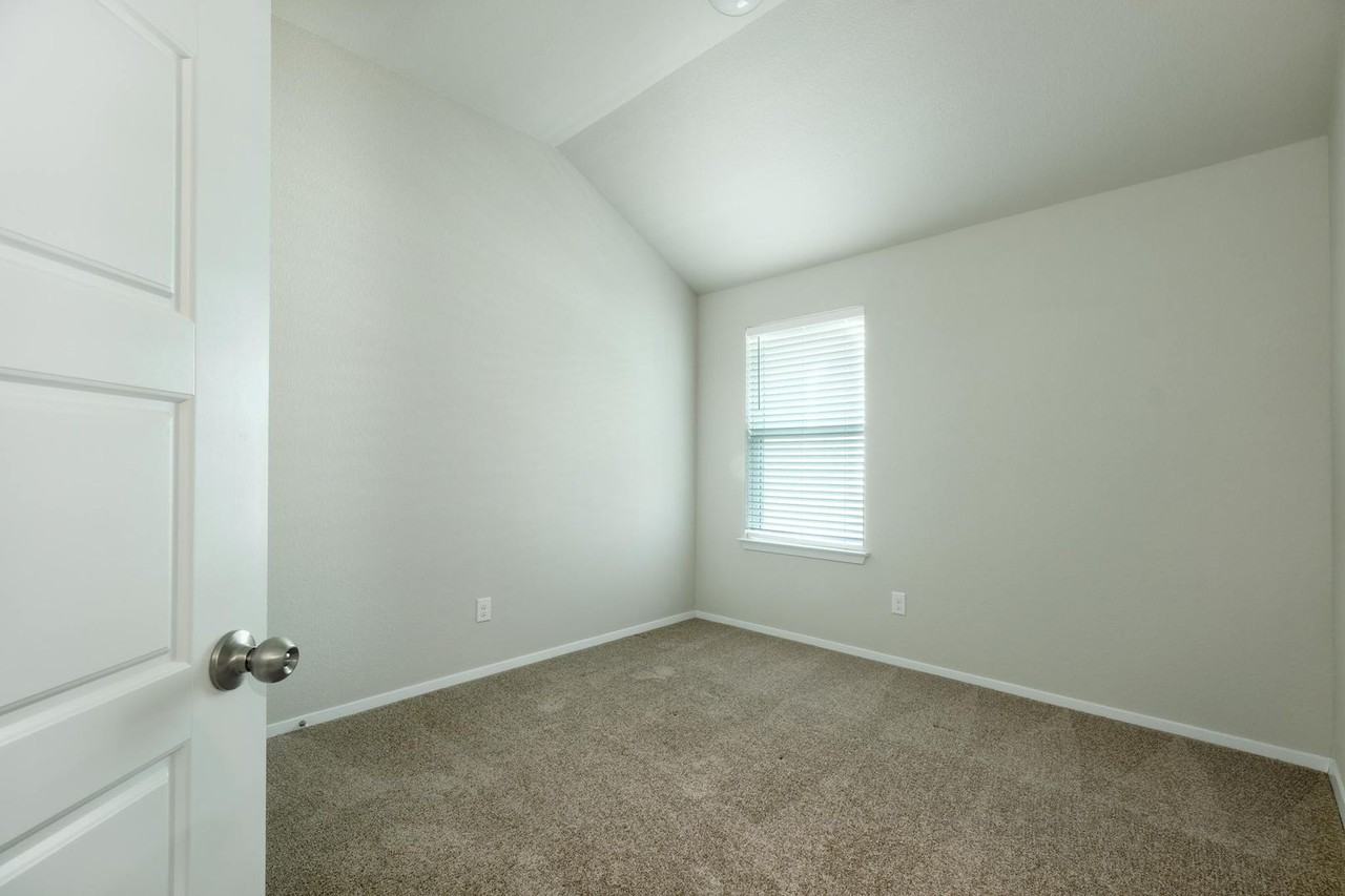 6045 Urbano Bnd - Photo 3 of 13