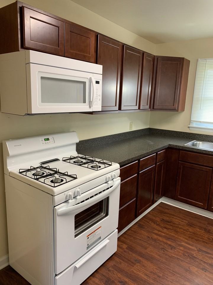 324 Westminster Ave - Photo 2 of 17