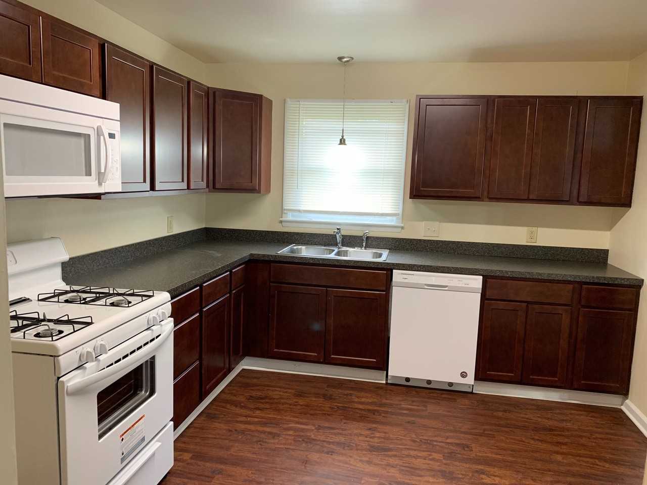 324 Westminster Ave - Photo 3 of 17