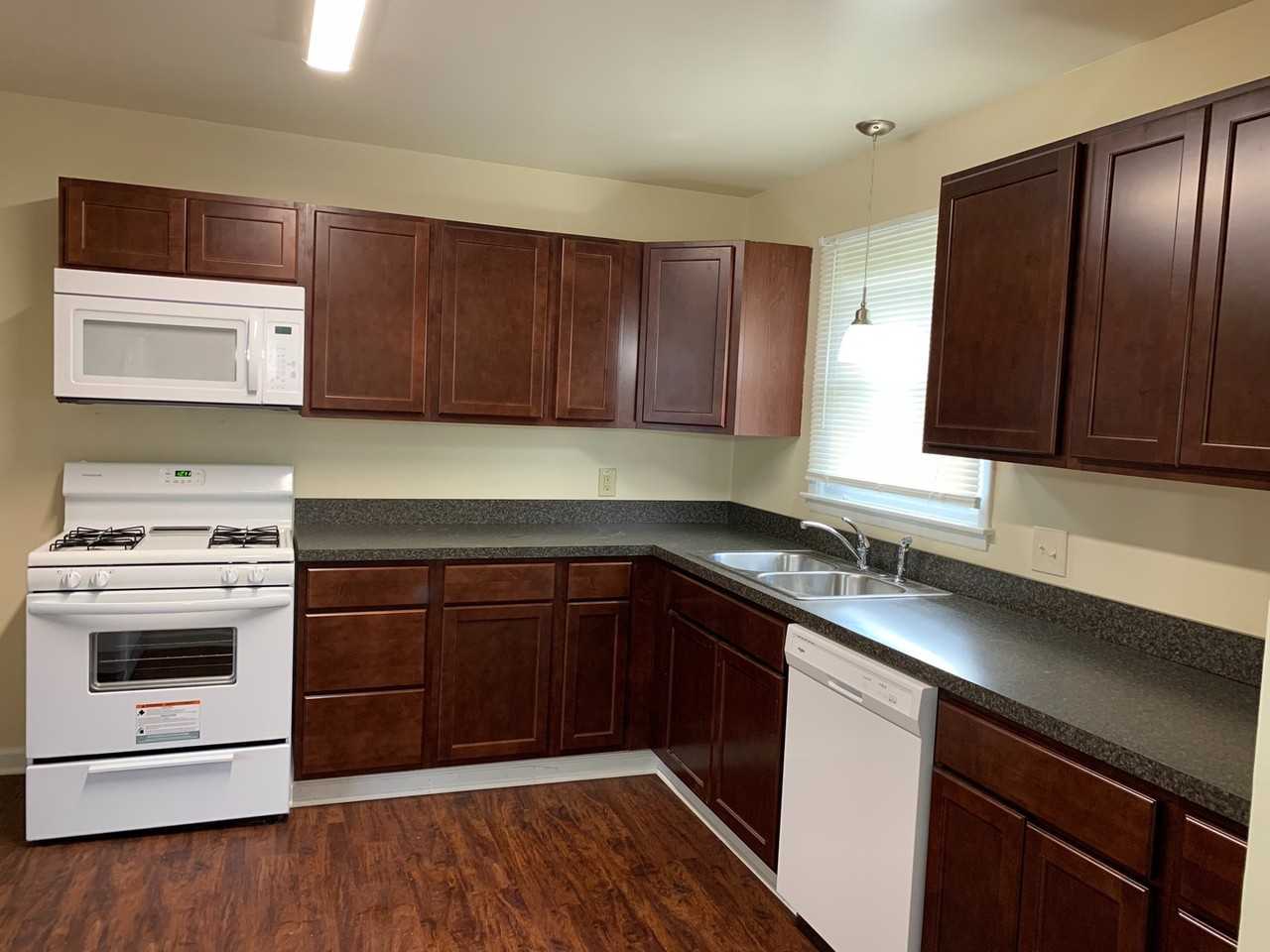 324 Westminster Ave - Photo 5 of 17
