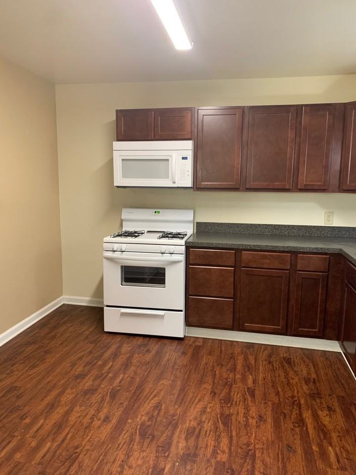324 Westminster Ave - Photo 4 of 17