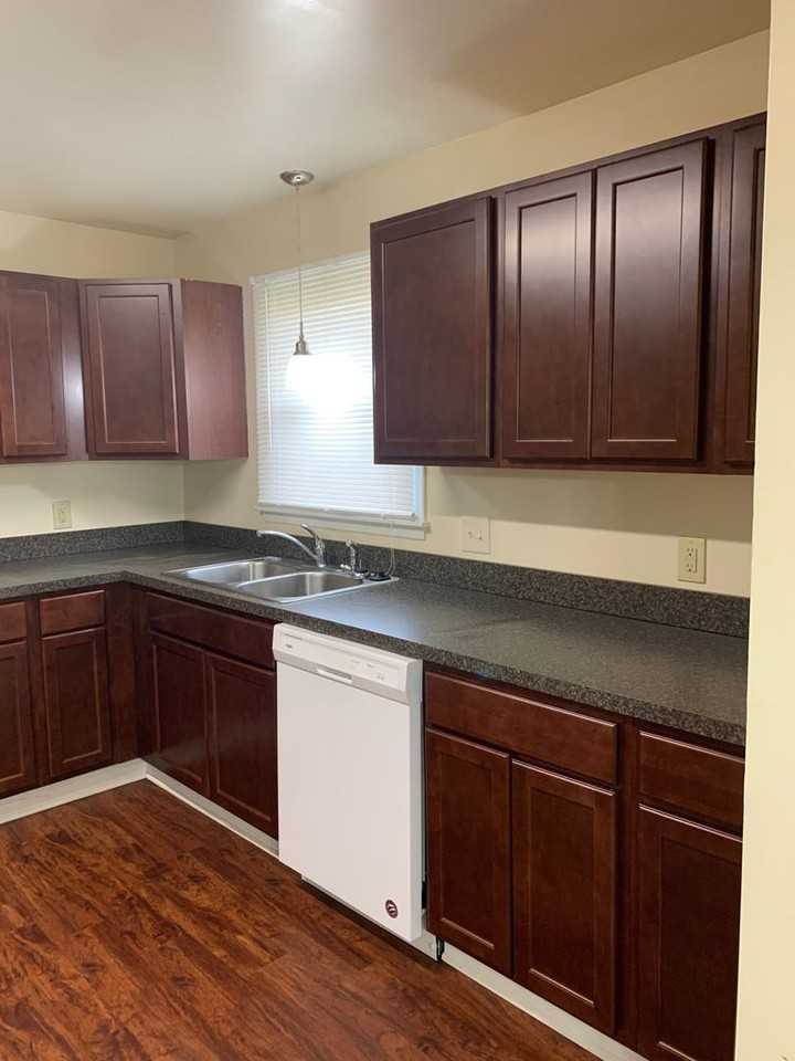 324 Westminster Ave - Photo 6 of 17