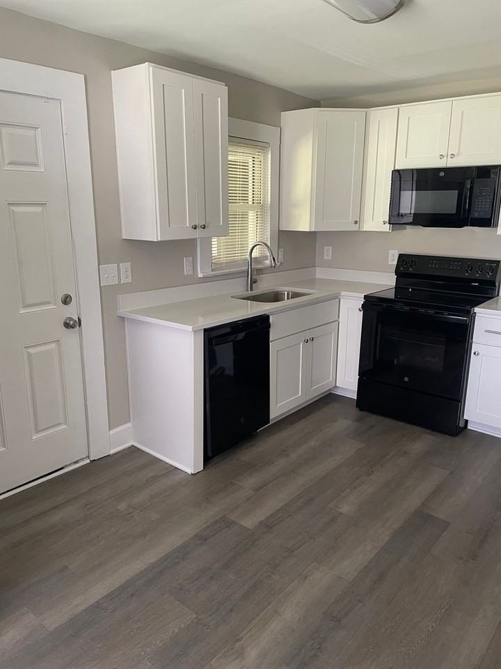 4943 Doris St - Photo 4 of 11