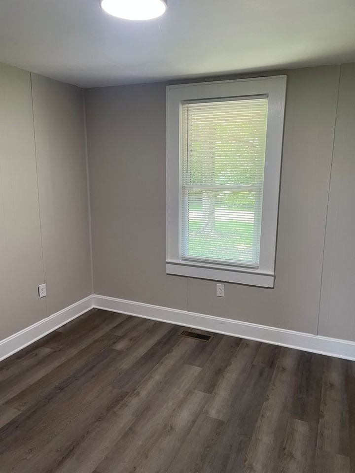 4943 Doris St - Photo 5 of 11