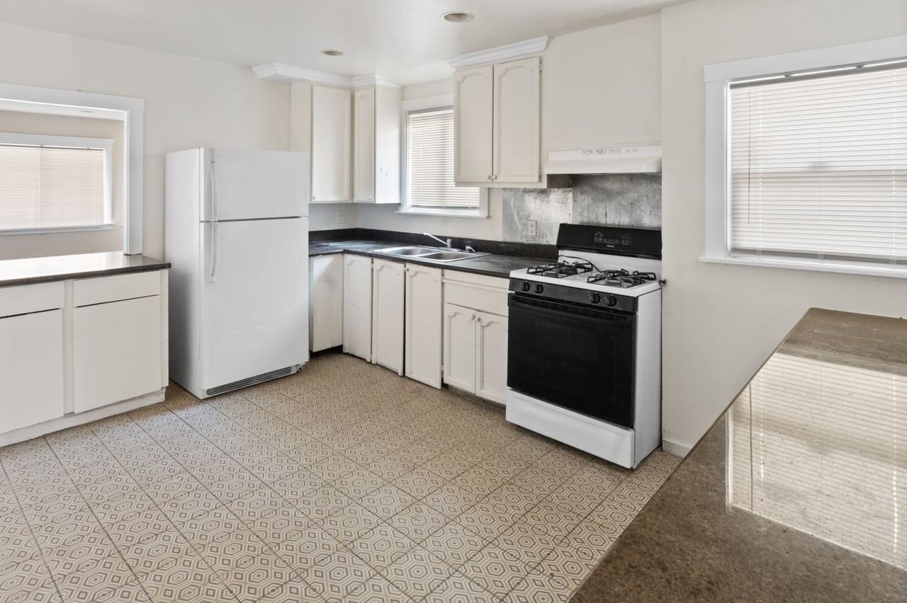 1285 77th Ave - Photo 2 of 7