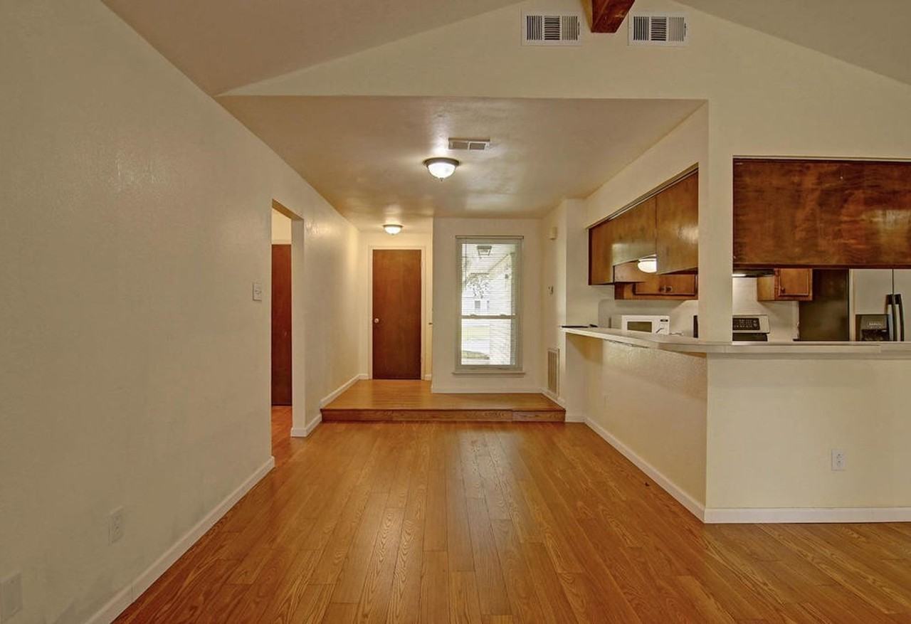 11401 Woodway Creek Dr - Photo 2 of 24