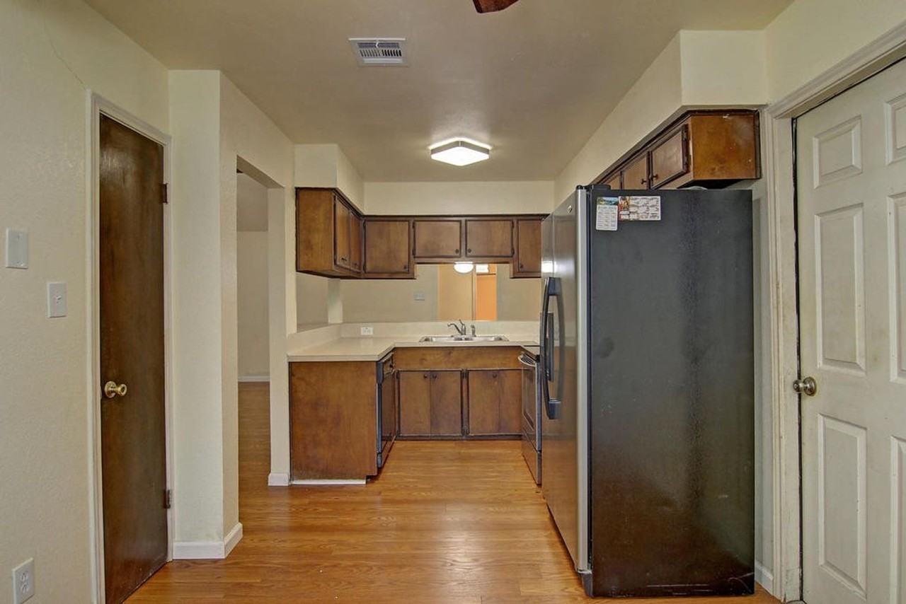 11401 Woodway Creek Dr - Photo 3 of 24