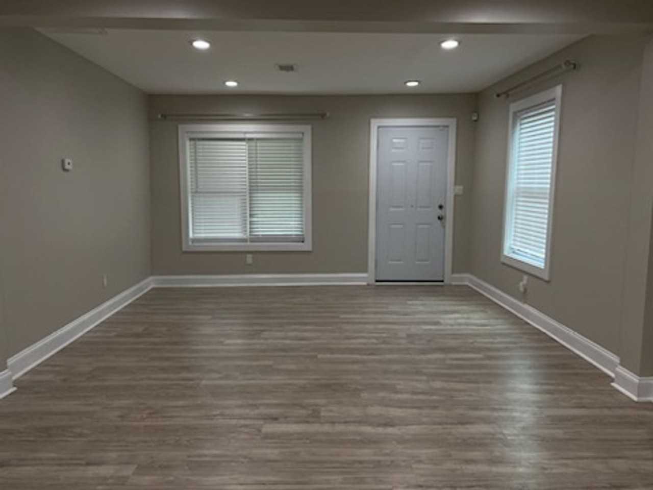 1528 Wellworth Ave - Photo 3 of 12