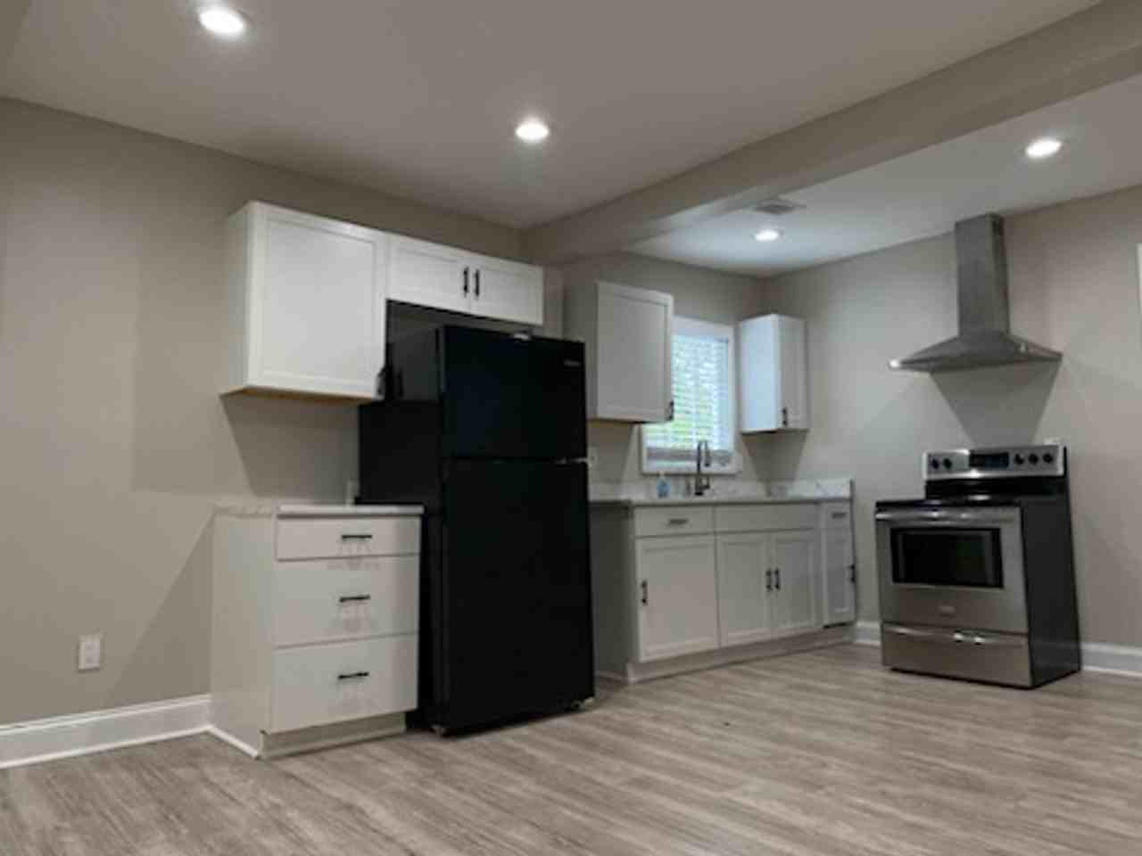 1528 Wellworth Ave - Photo 5 of 12