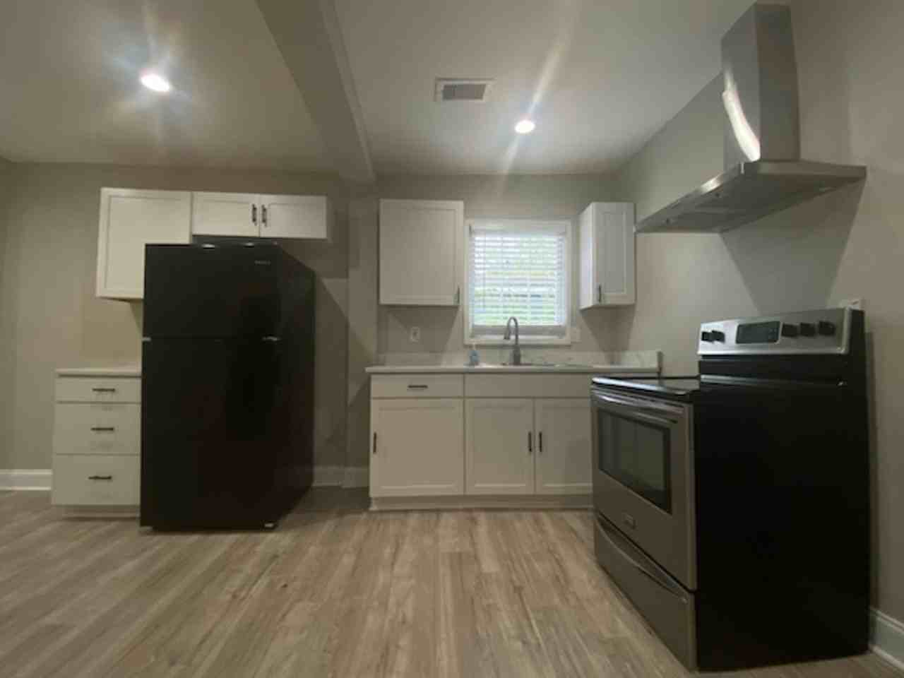 1528 Wellworth Ave - Photo 6 of 12