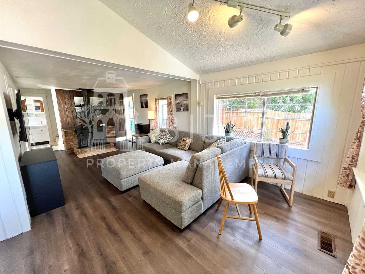 68 Waltham Ave - Photo 4 of 16