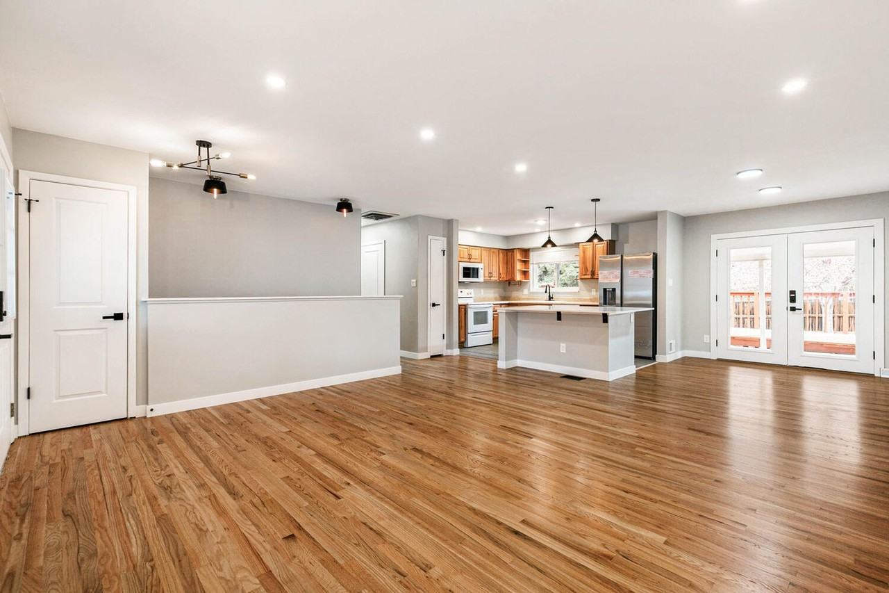 1609 Utah St - Photo 3 of 10