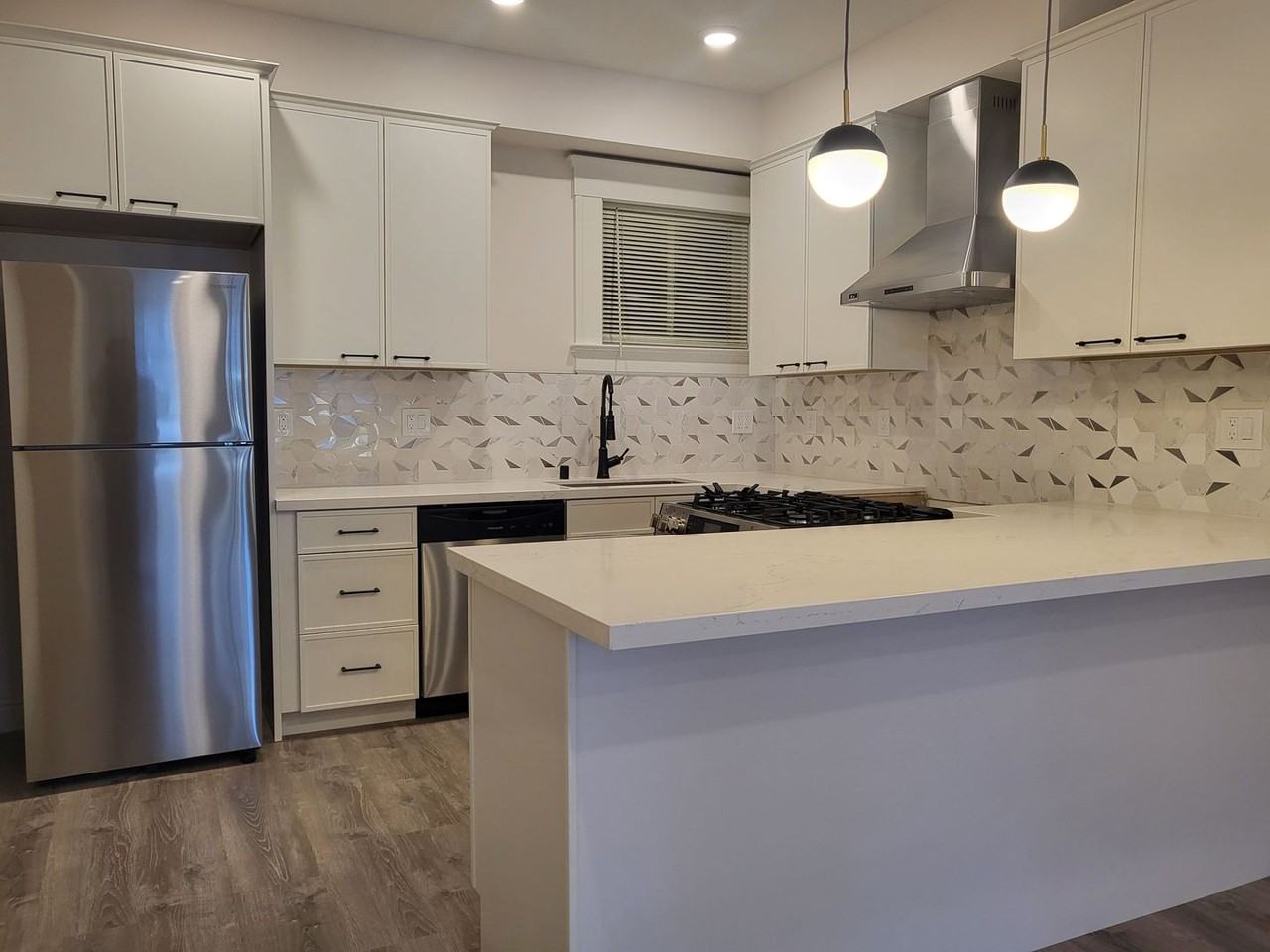 1026 Pine Street - Photo 5 of 17