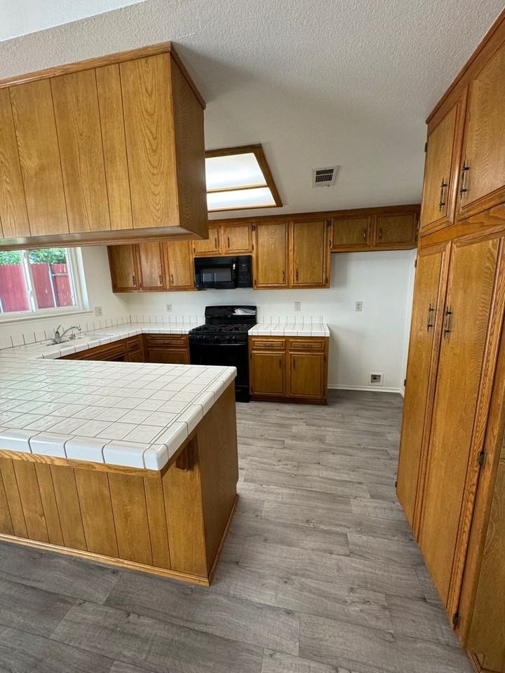 1272 El Rancho Dr - Photo 5 of 13