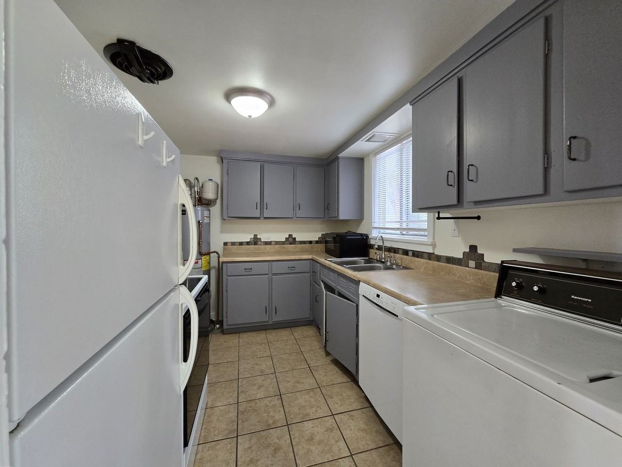 2205 45th St #D - Photo 6 of 19