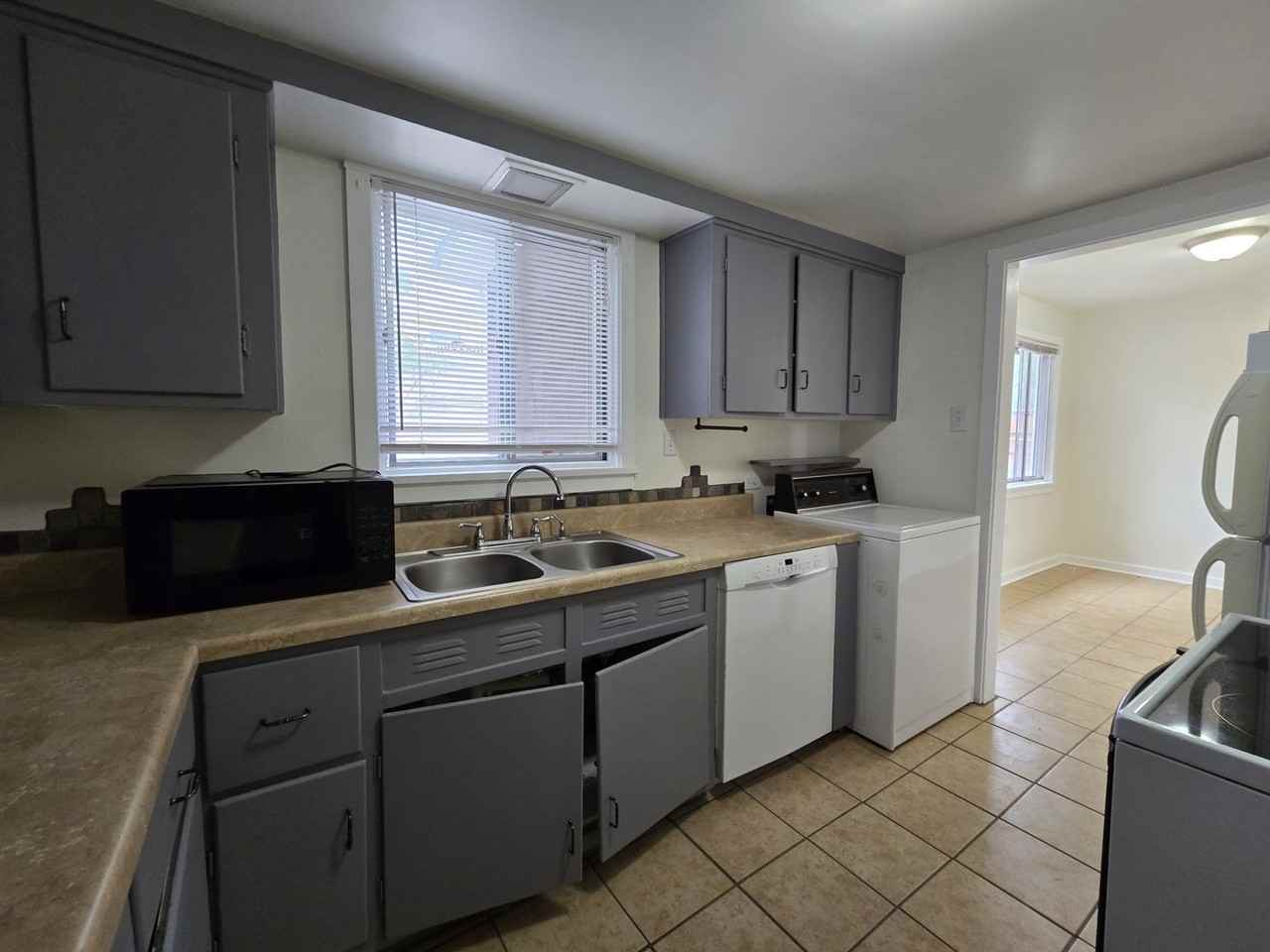 2205 45th St #D - Photo 7 of 19