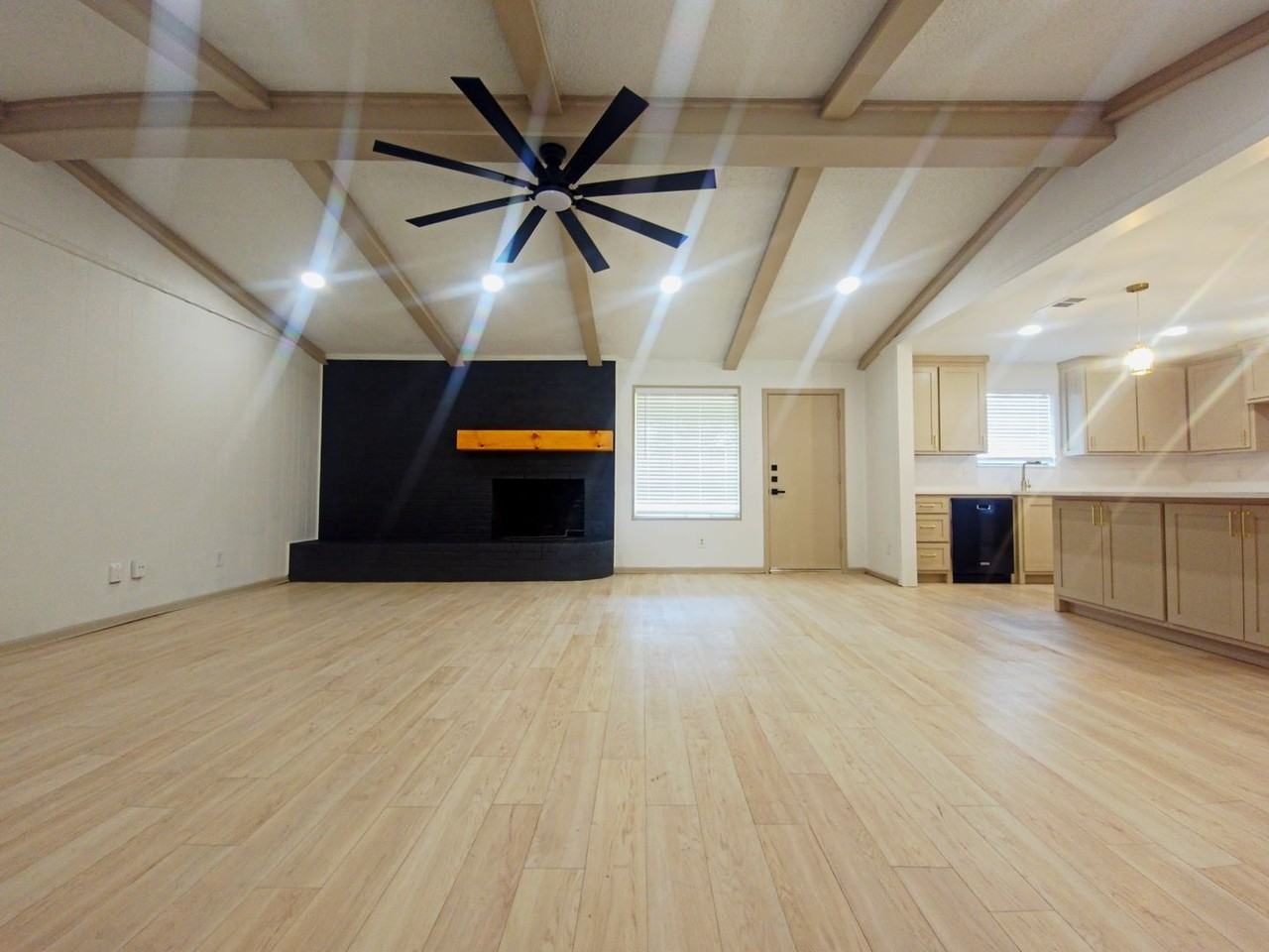 3607 85th St - Photo 3 of 16