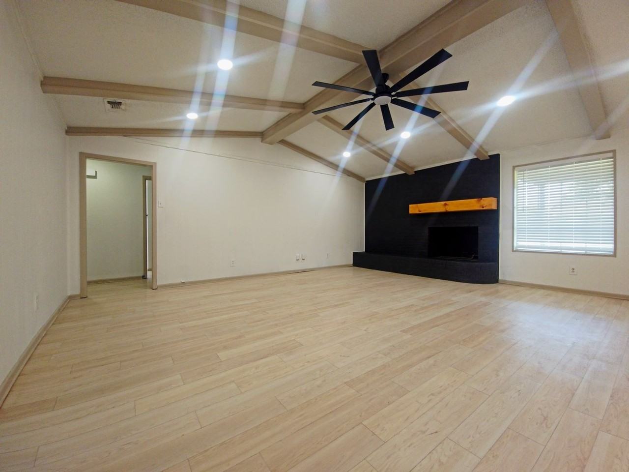 3607 85th St - Photo 4 of 16