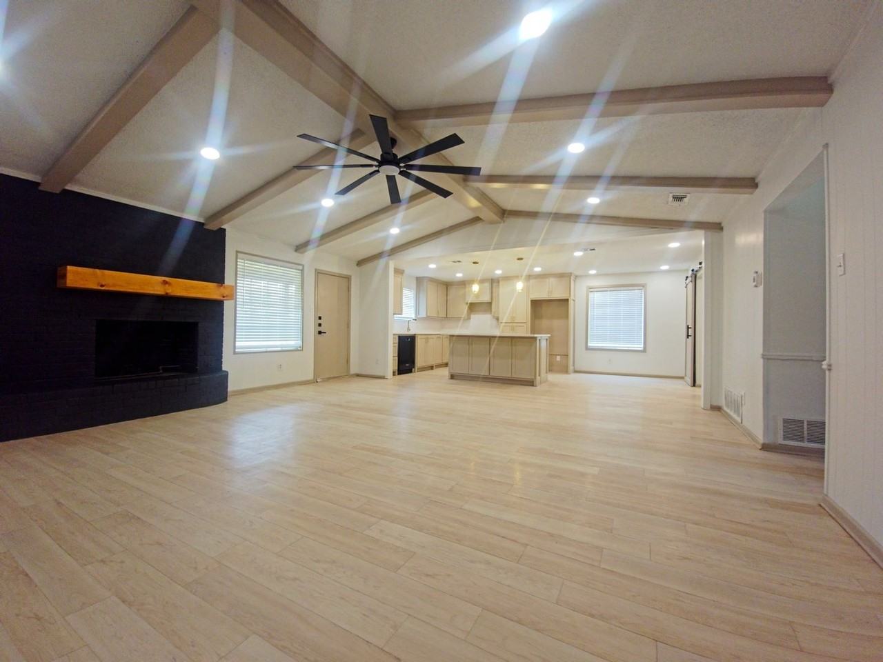 3607 85th St - Photo 5 of 16