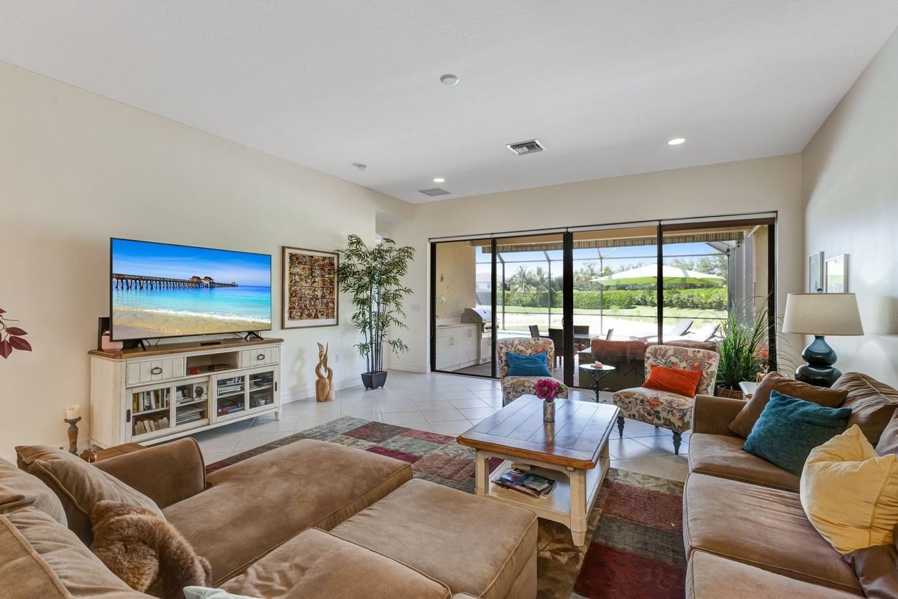 4360 Aurora St - Photo 3 of 50