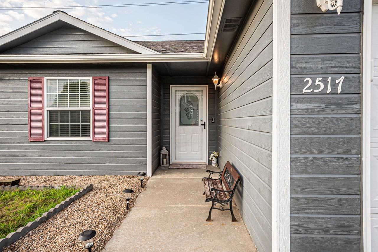 2517 Elm Creek Dr - Photo 4 of 36